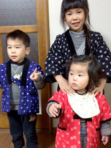 Sちゃん　Jくん　Kちゃん　仲良し３兄弟　こどもはんてん・やっこ